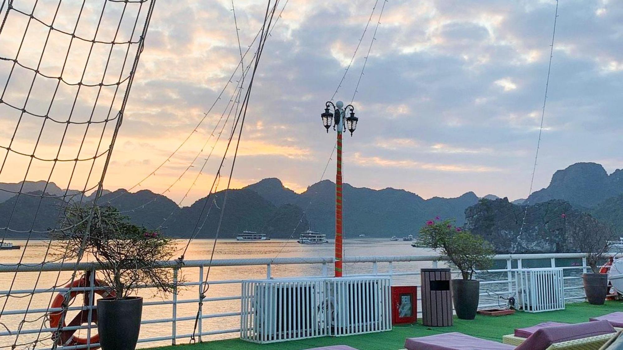 Lotus Elegance Cruise Ha Long Exterior foto