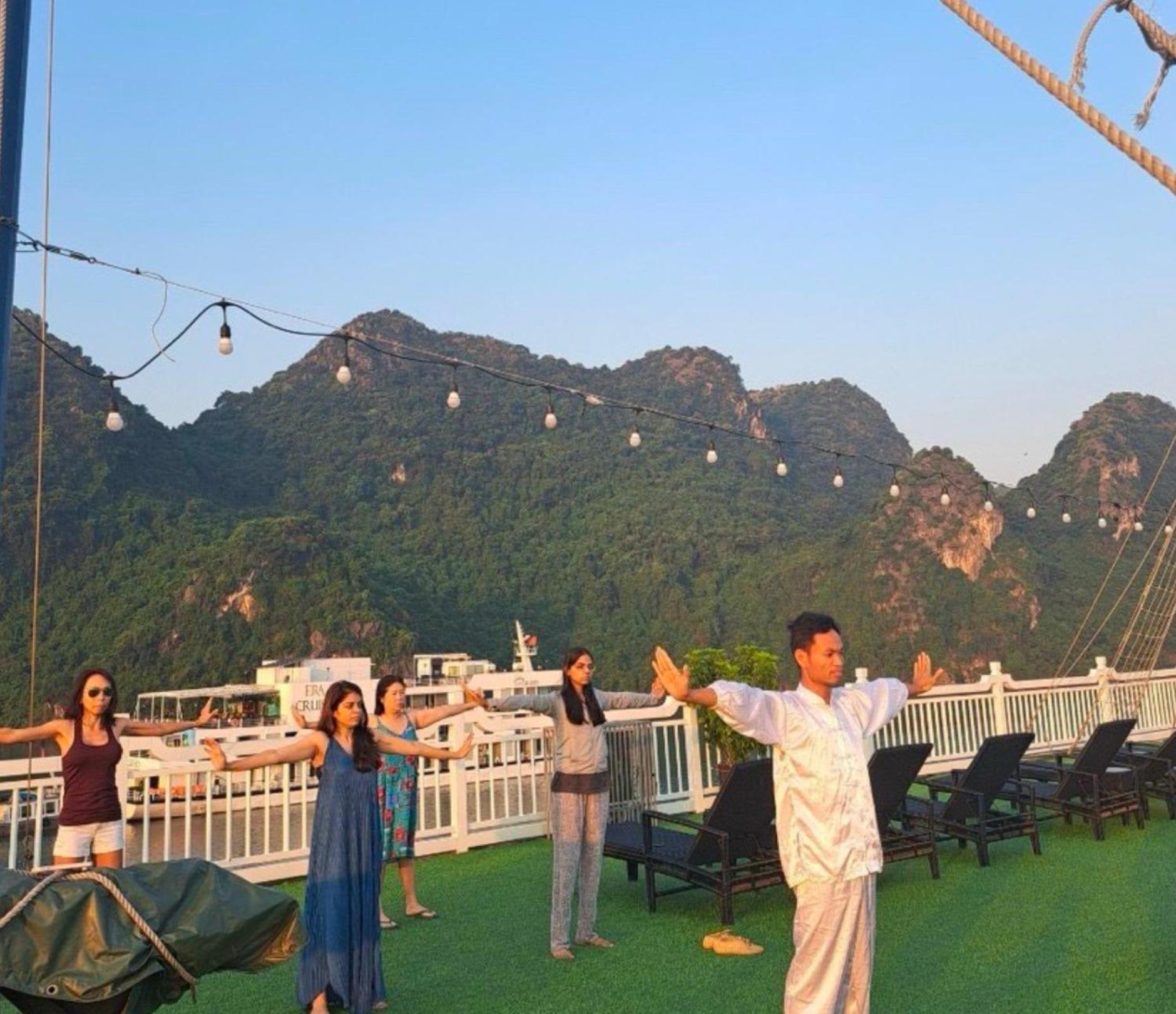 Lotus Elegance Cruise Ha Long Exterior foto