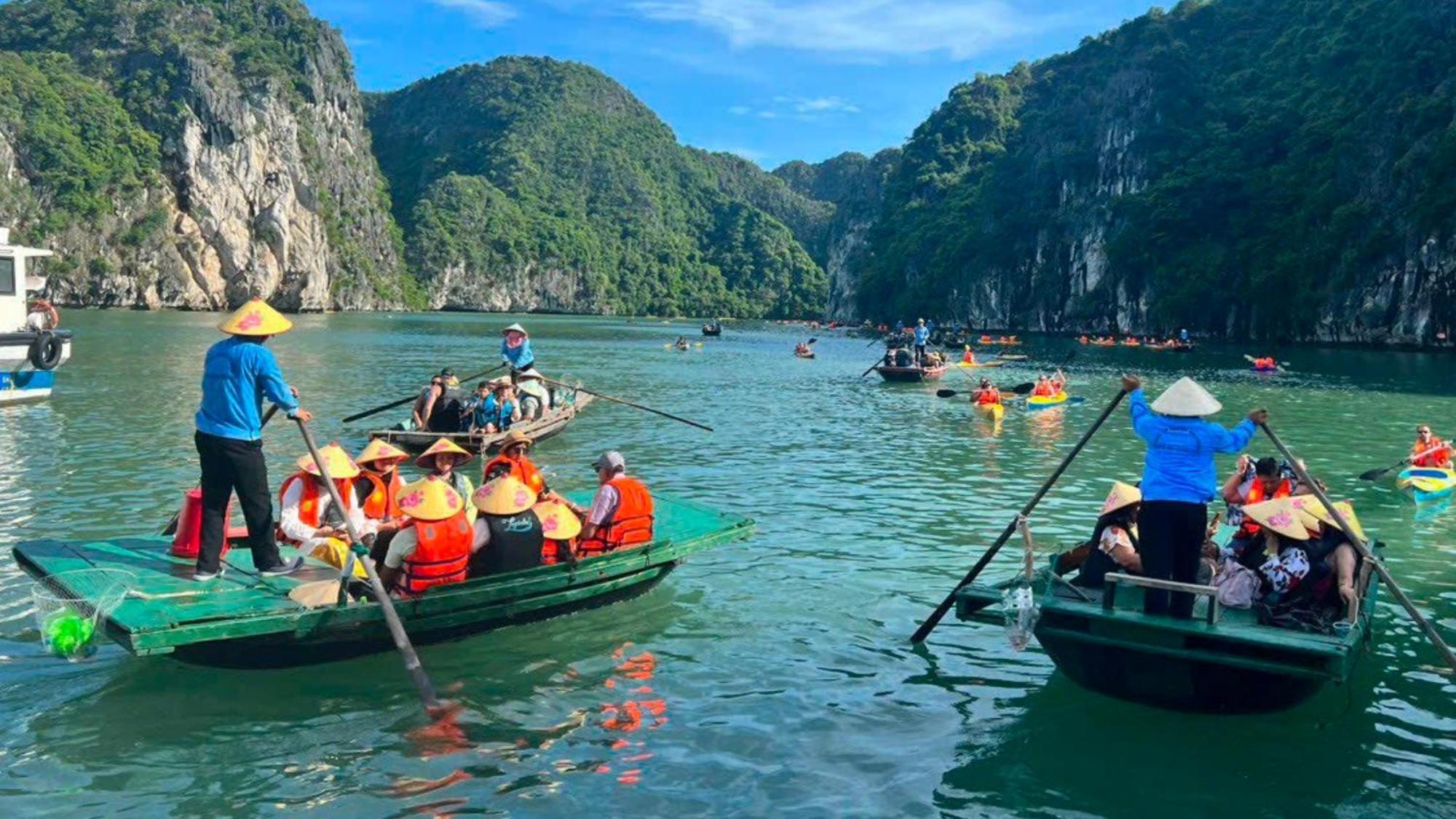 Lotus Elegance Cruise Ha Long Exterior foto