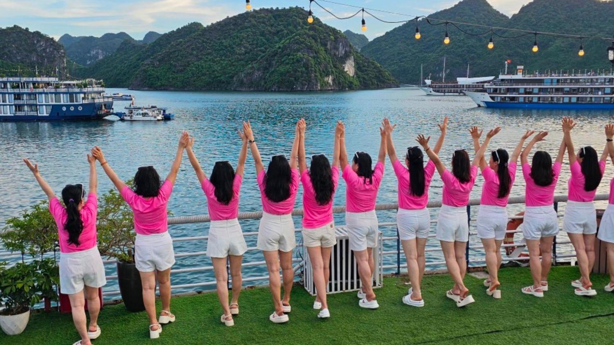 Lotus Elegance Cruise Ha Long Exterior foto