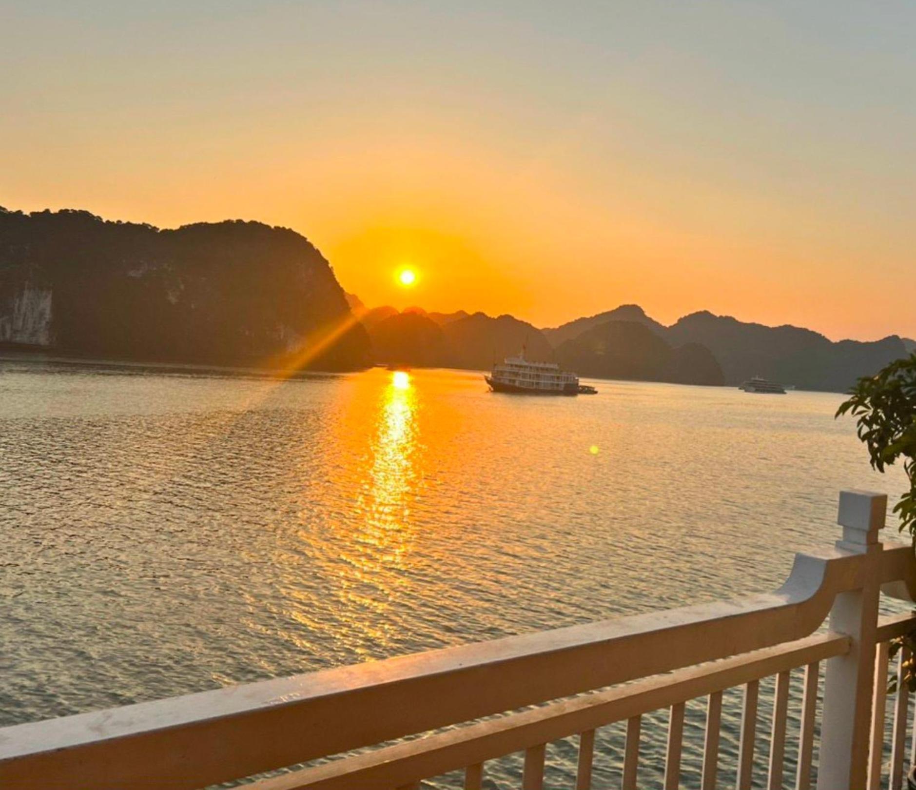 Lotus Elegance Cruise Ha Long Exterior foto