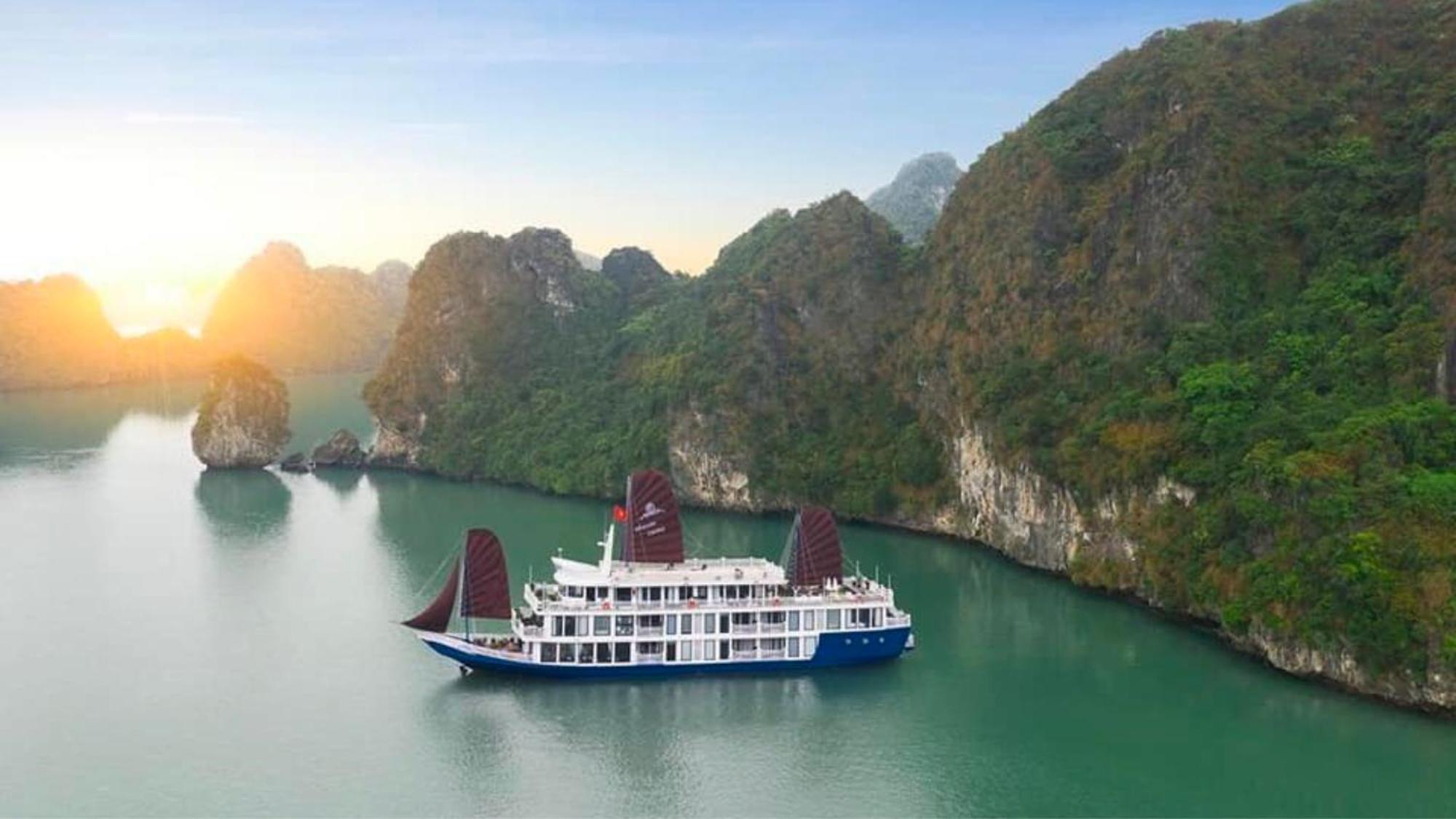 Lotus Elegance Cruise Ha Long Exterior foto